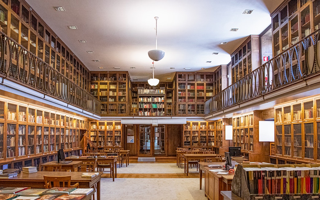 Library room with wooden bookshelves at the National Museum of Ancient Art.