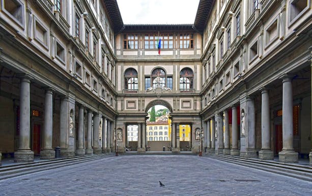 tour privado en la galería uffizi-5