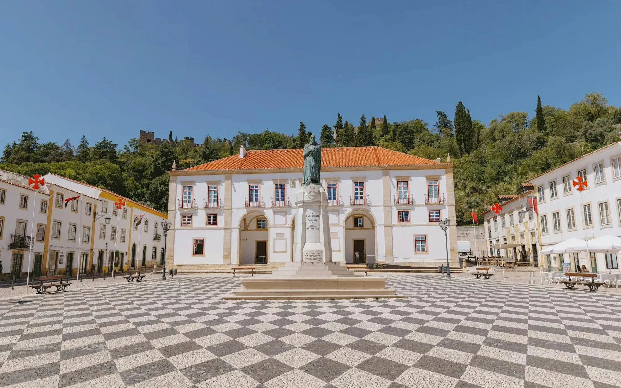 Statue and historic buildings at Praça da República in Tomar, Portugal.