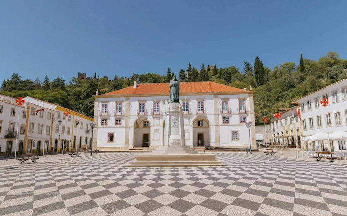 Statue and historic buildings at Praça da República in Tomar, Portugal.
