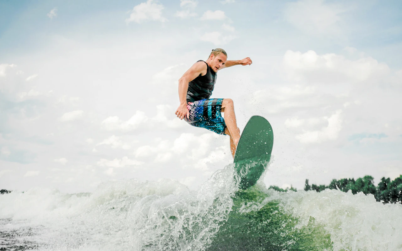 Dubai Marina Wakeboarding, Wakesurfing und E-Foil Erlebnis — 3
