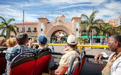 Tourists on Santa Cruz HOHO bus in front of La Recova, Santa Cruz de Tenerife.