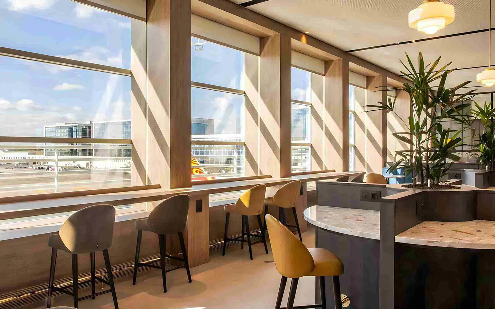 Brussels Airport: The View Lounge at the Main Terminal (Non-Schengen Zone) Image 4
