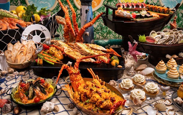 «giardino ocean feast»: ужин-шведский стол с морепродуктами в ресторане, оформленном в стиле версаче-2