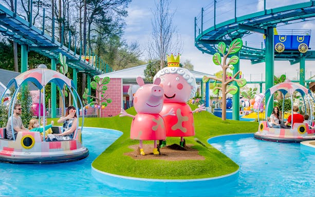 Peppa Pig World ride at Paultons Park with family on boat, London tour.