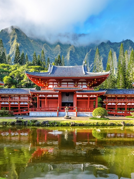 Byodo-In Temple with lush greenery in the Valley of the Temples, Oahu, Hawaii.