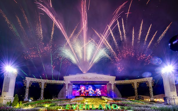 Fireworks display at Everland with K-pop demon hunters theme.