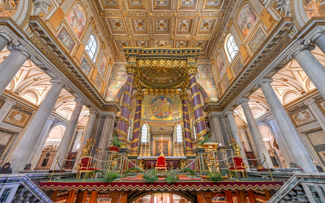 Altar of Basilica Santa Maria Maggiore in Rome with gold detailing and ornate columns.