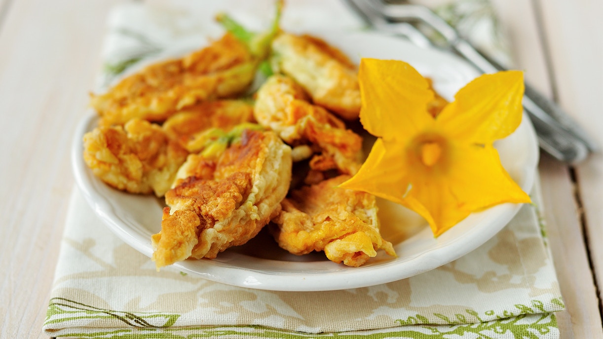 rome to tivoli day trip - fried zucchini flower
