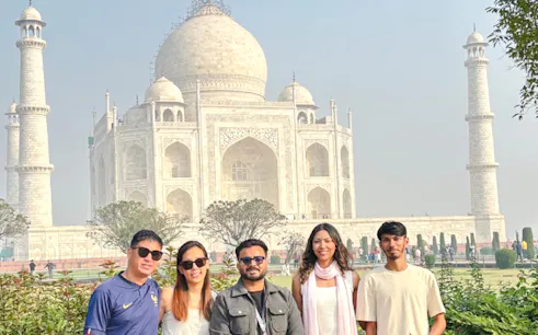 Group of tourists in front of the Taj Mahal during Agra day tour from Delhi.