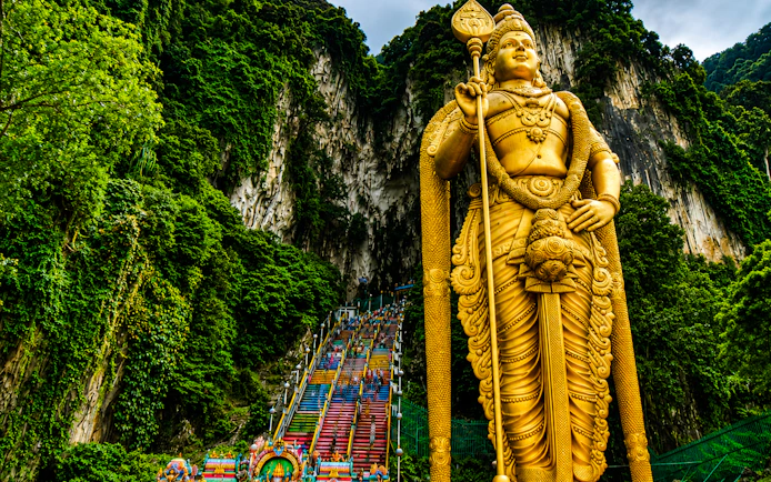 From Kuala Lumpur: Batu Caves Private Tour with Ramayana Cave Entry and Batik Factory Visit