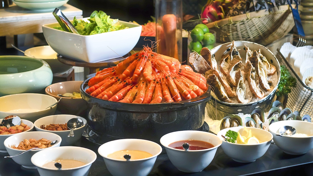 Le Méridien Petaling Jaya seafood buffet with diverse dishes and weekend hi-tea spread.