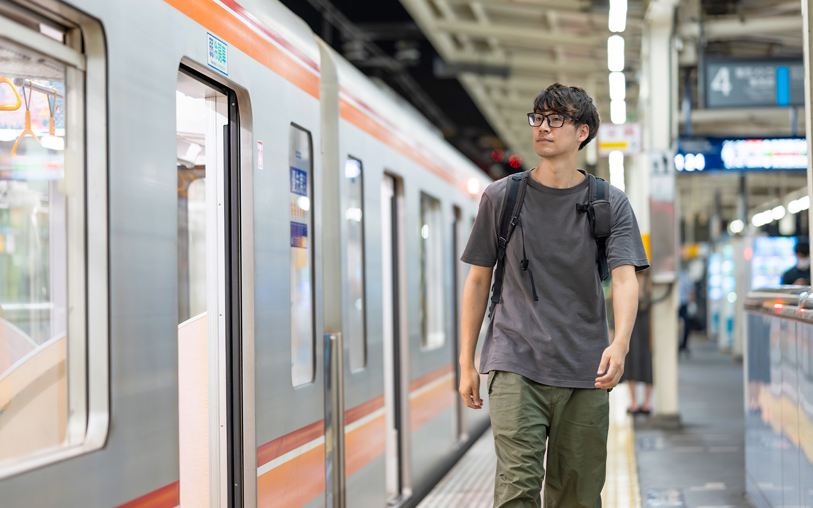 man getting on metro for blue mountains