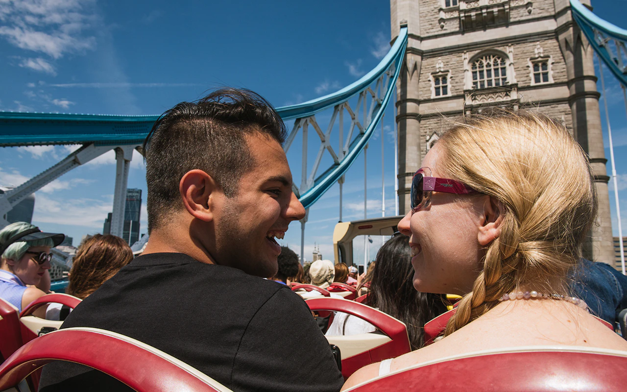 Combo: London Hop-on Hop-off Bus Tour + Tower of London Tickets — 9