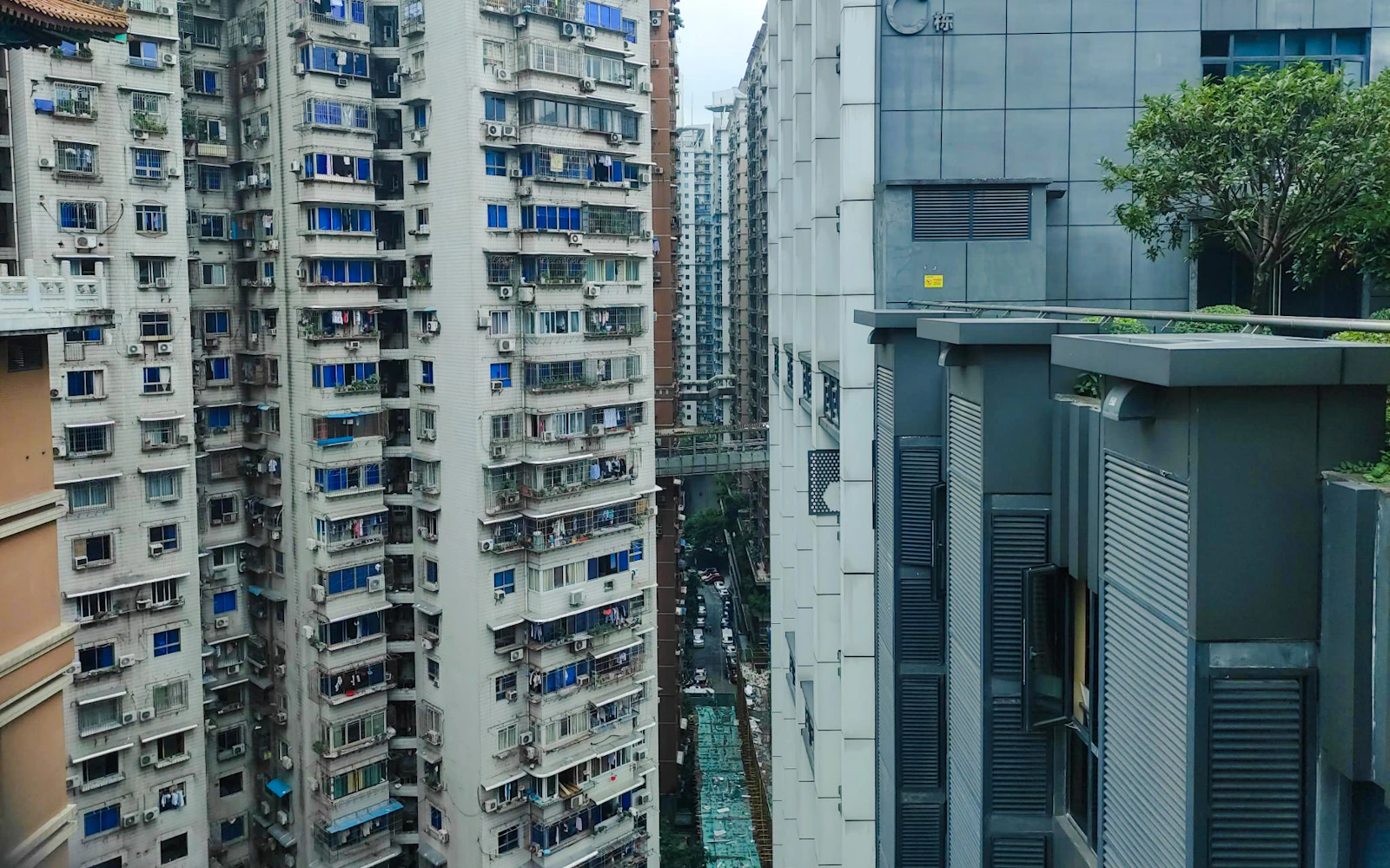 Chongqing City Highlights Guided Tour in English: Liziba Station and Ciqikou Image 7