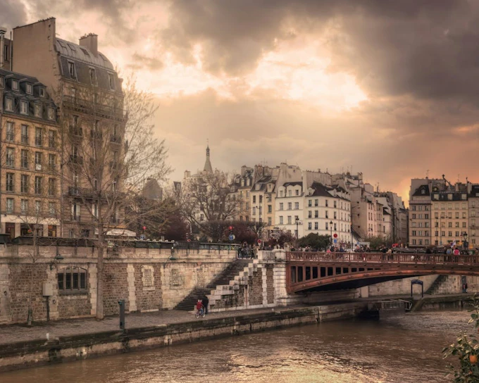 Paris Occupation & Liberation: Self-Guided City Exploration Game
