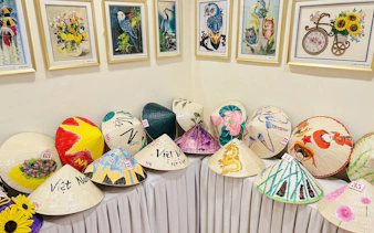 atelier de pictură pe pălării conice în orașul ho chi minh-5