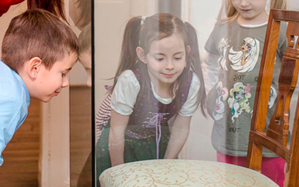 Children observing period furnishings at Mozarthaus Vienna.