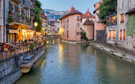 Annecy Old Town Guided Walking Tour and Lake Annecy Sightseeing Cruise