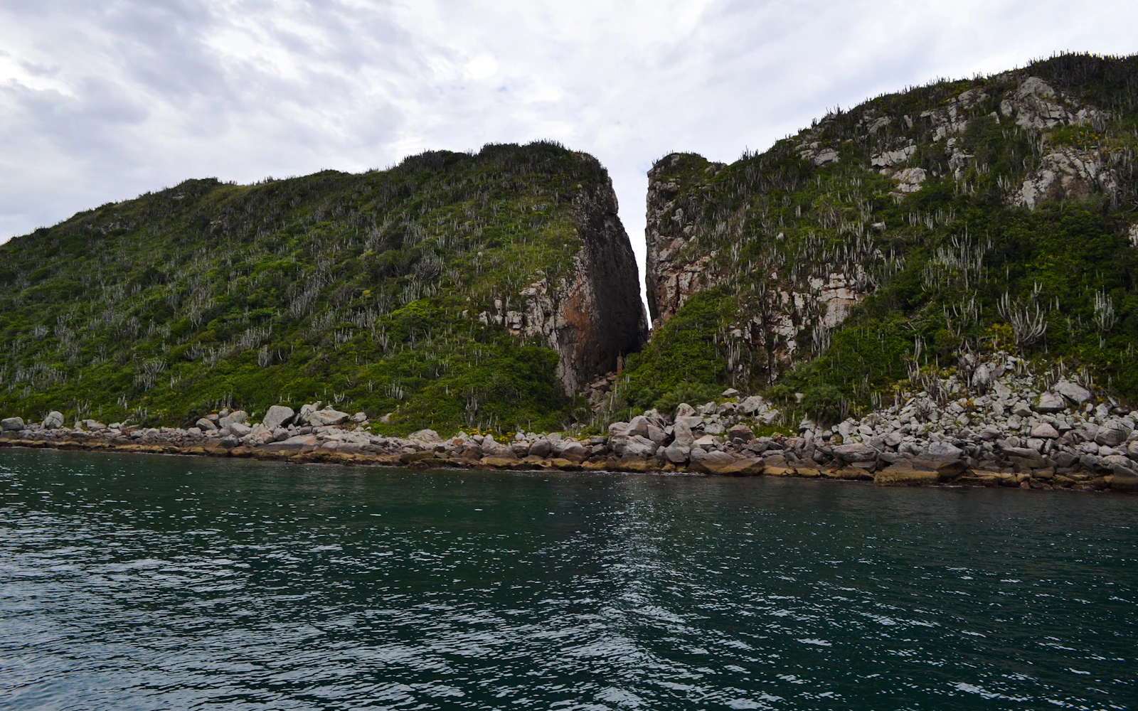 From Rio de Janeiro: Arraial do Cabo Day Trip with Boat Tour and Lunch (Product 55804)