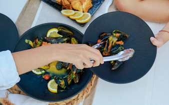 Seafood lunch on catamaran cruise near Dia Island.