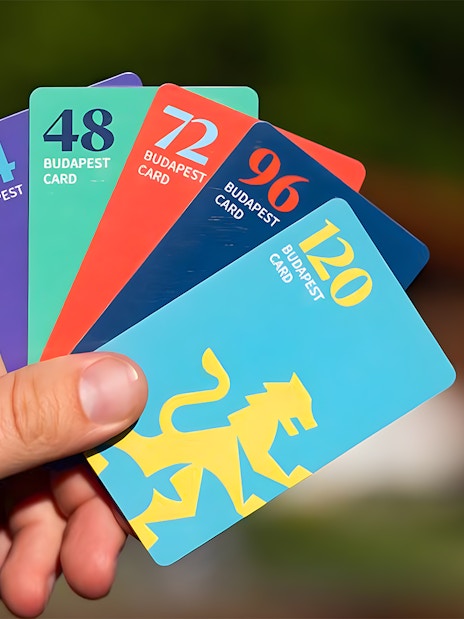 Budapest Card options for 24, 48, 72, 96, and 120 hours held in hand.