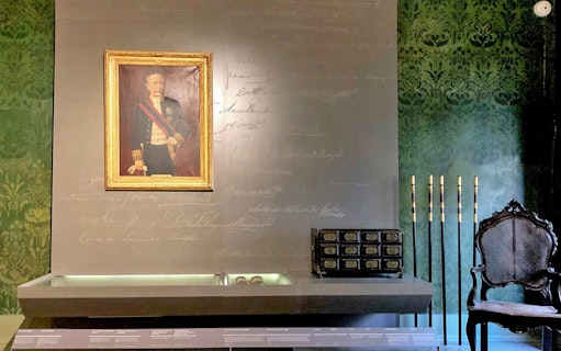 Portrait and artifacts at MMIPO - Museu e Igreja da Misericórdia do Porto.