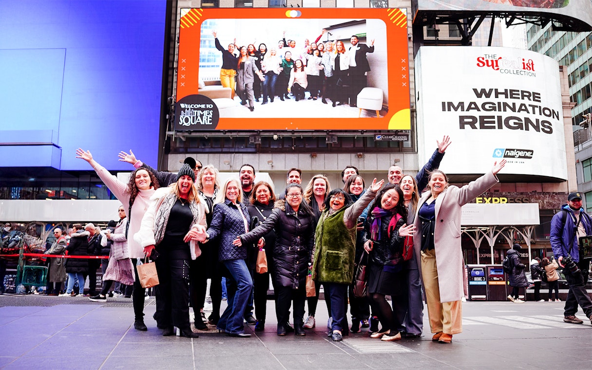 bądź widoczny na billboardzie na times square przez 24 godziny w nowym jorku-3