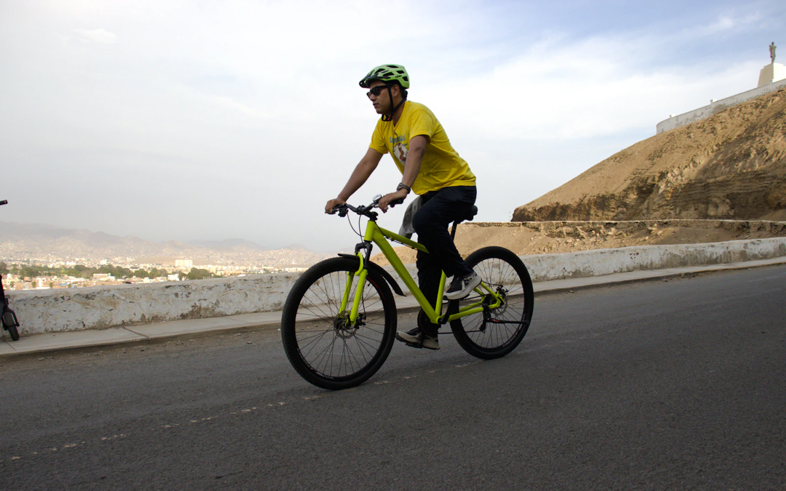 Lima Downhill Bike Tour From Morro Solar to Miraflores Image 2