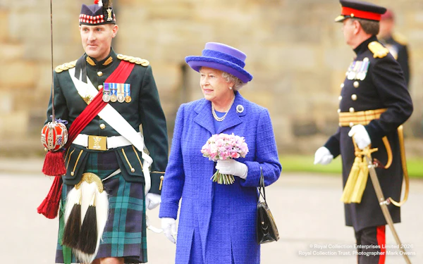Palace of Holyroodhouse Entry Tickets & Private Guided Tour of Queen Elizabeth II Private Apartments