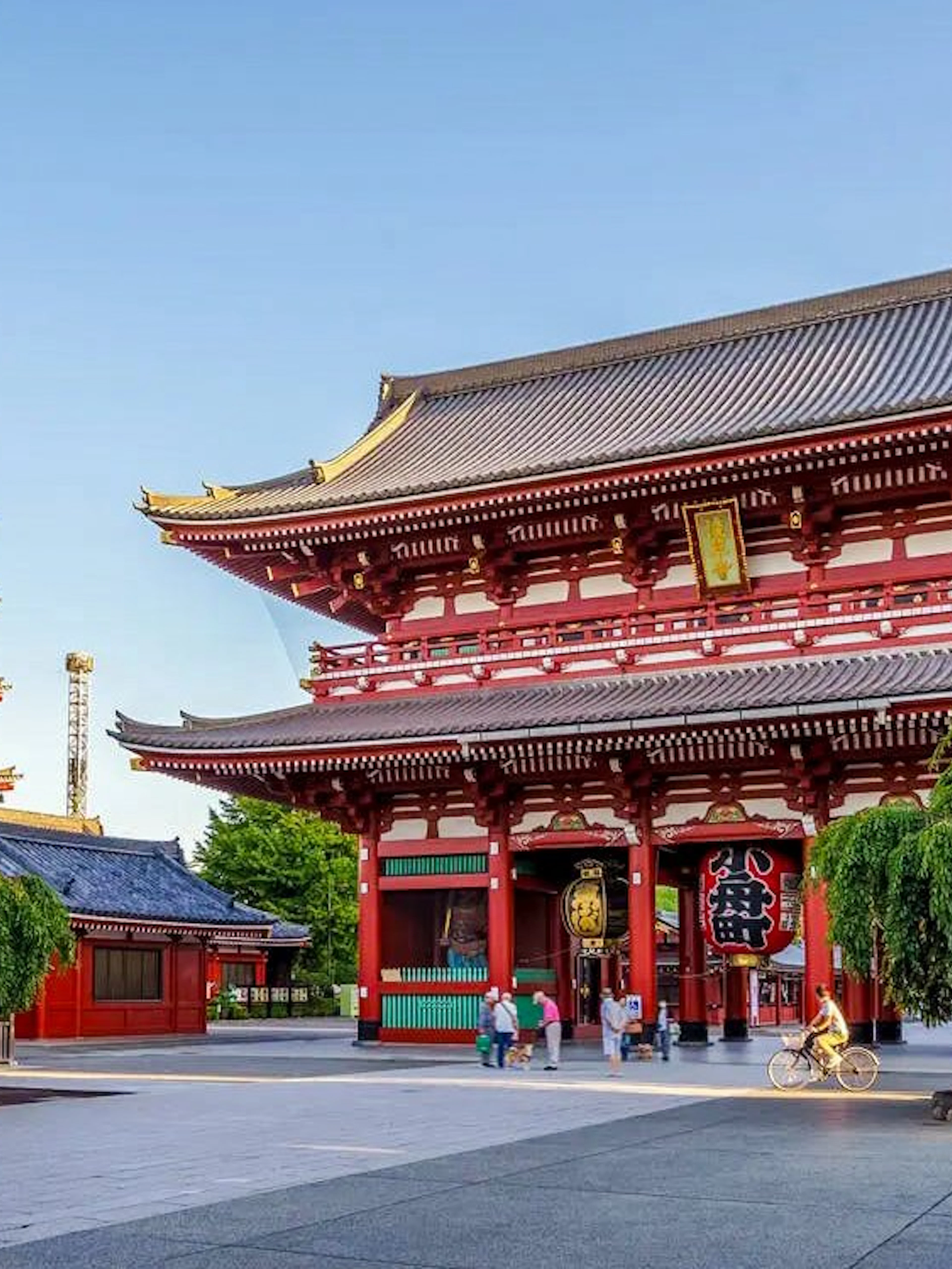 Senso-ji Temple in Tokyo with pagoda and main gate in view.