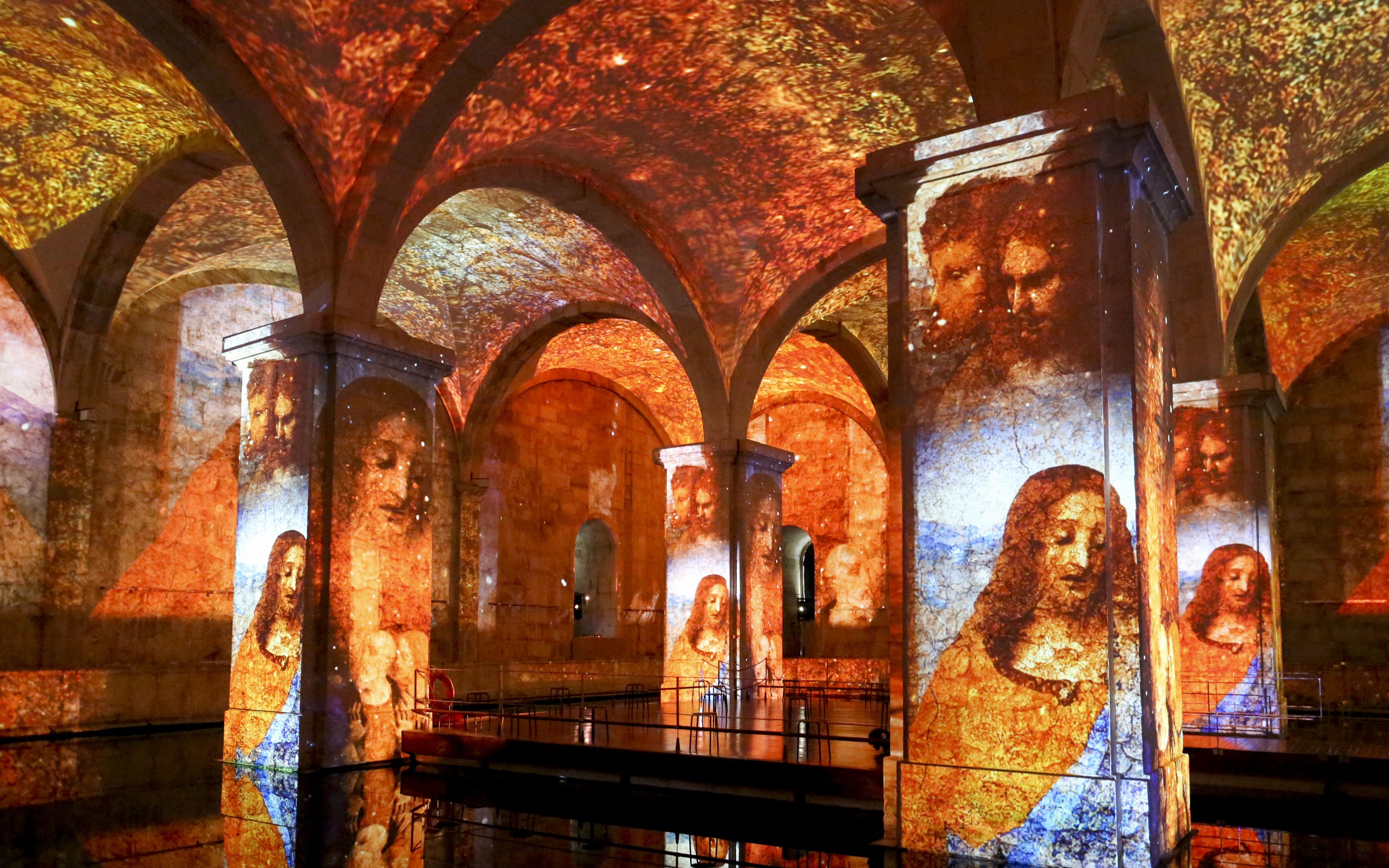 Visitors at Immersivus Gallery Lisbon viewing Michelangelo and Da Vinci light show.