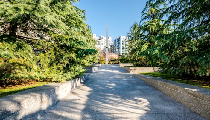 Pathway through trees in outdoor park at Barnes Foundation, Philadelphia.