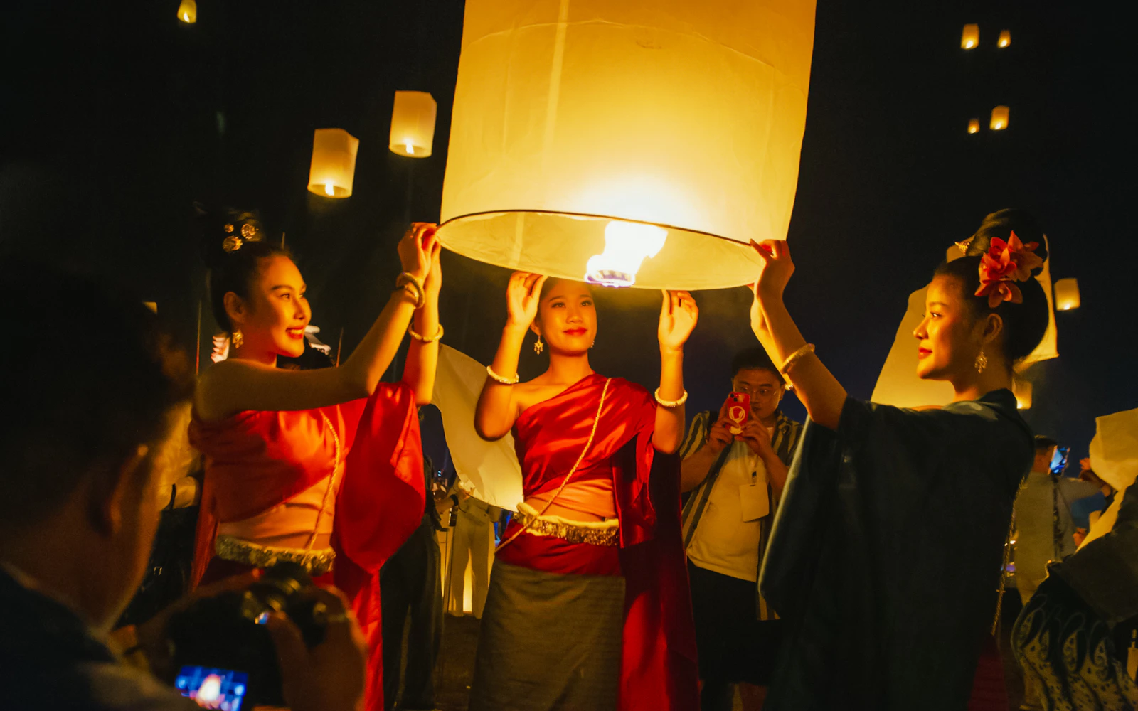 Chiang Mai CAD New Year Countdown 2027 Ticket with Sky Lanterns and Round-Trip Transfers Image 2