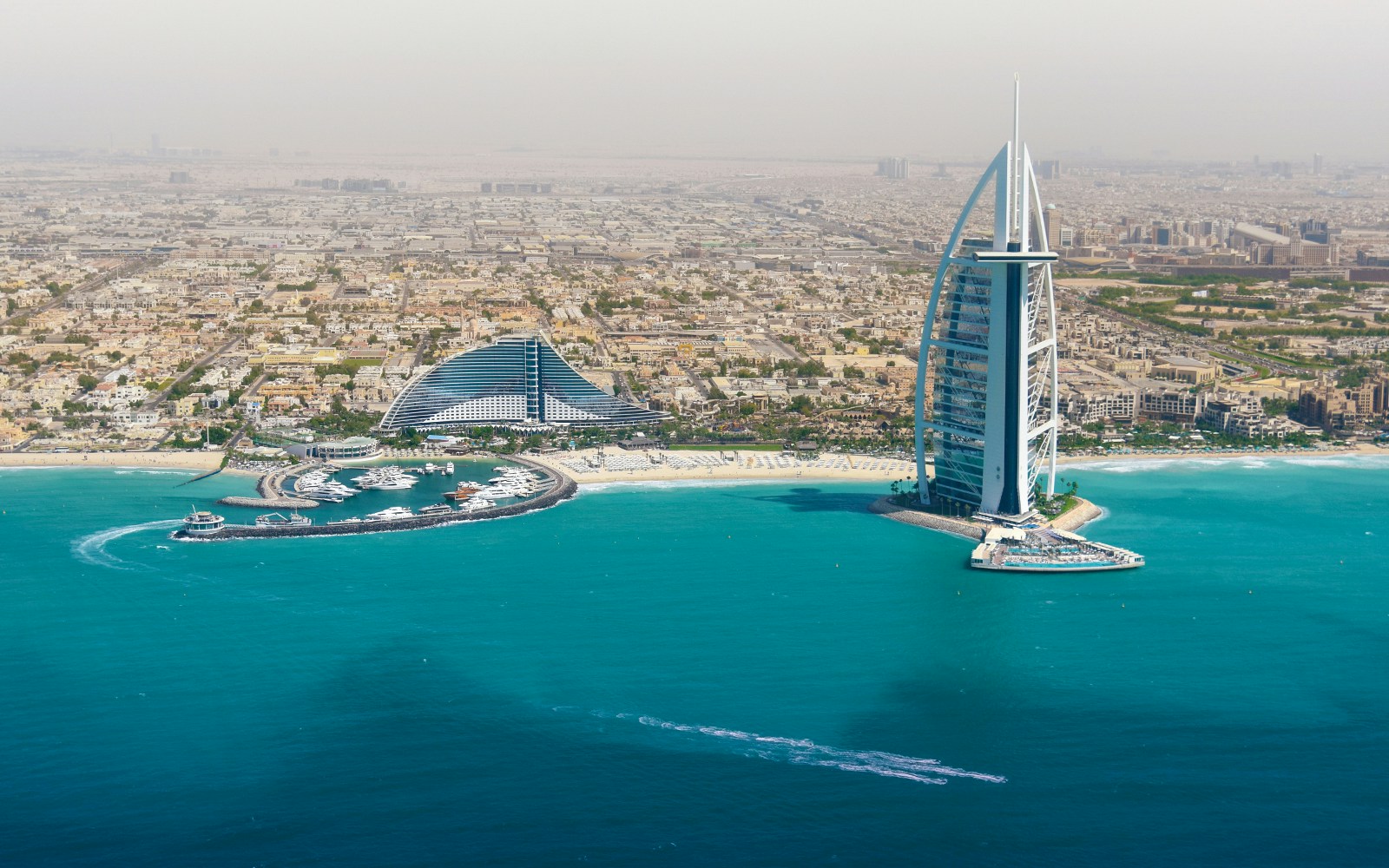 Burj Al Arab - Dubai Helicopter Tours