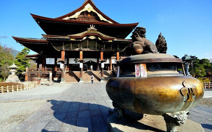 nagano: snow monkeys, zenkoji temple & sake day trip-1