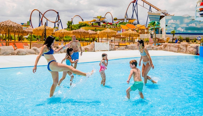 Water park attractions at Parque Warner Beach, Madrid, featuring slides and wave pools.