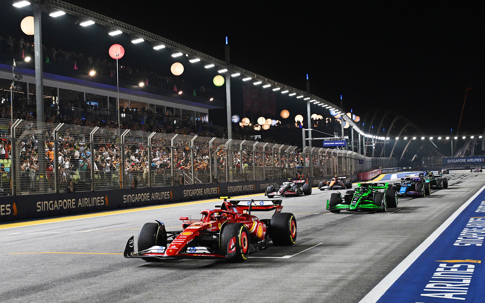 F1 cars lining up on the Pit, Formula 1 Singapore