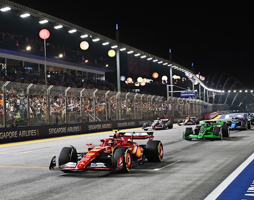 F1 cars lining up on the Pit, Formula 1 Singapore