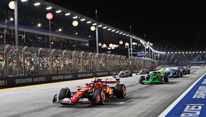 F1 cars lining up on the Pit, Formula 1 Singapore