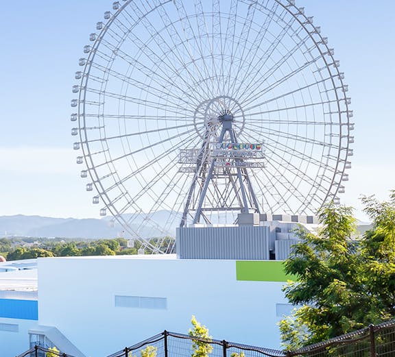 Ferris wheel at Redhorse Osaka with clear blue sky.
