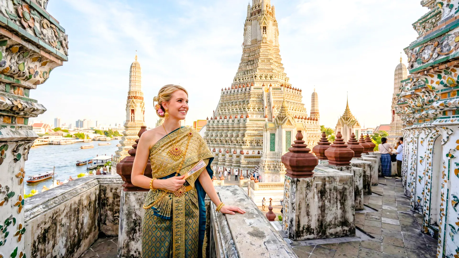Wat Arun Guided Tour with Traditional Thai Costume Image 4