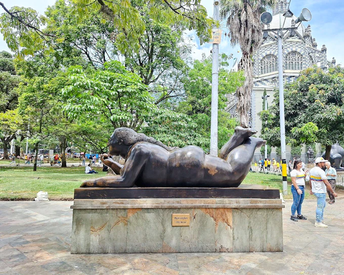 Medellín City Tour with Metrocable, Comuna 13 Escalators and Plaza Botero (Product 53783)