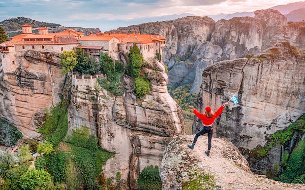 From Thessaloniki: Meteora Monasteries & Caves Full-Day Trip