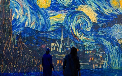 Visitors viewing Van Gogh's Starry Night at Dutch Masters Exhibition, Fabrique des Lumières.