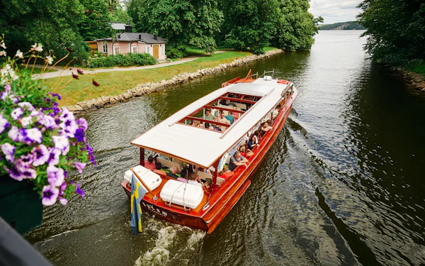 Stockholm: Archipelago Guided Cruise on Classic Eco-Friendly Wooden Boat