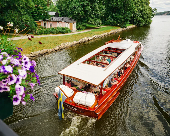Stockholm: Archipelago Guided Cruise by Classic Eco-Friendly Wooden Boat
