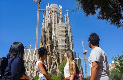 Combo: Parc Güell + Tour guidato della Sagrada Familia Salta la Fila