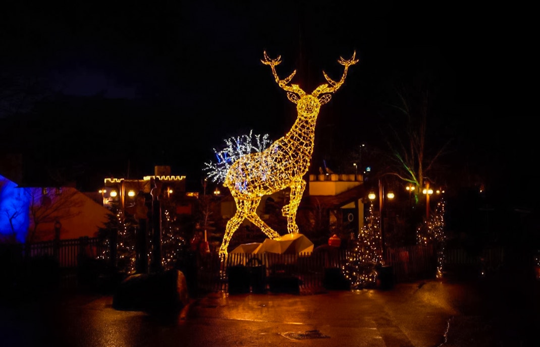 Illuminated reindeer sculpture at LEGOLAND® Billund during Christmas.