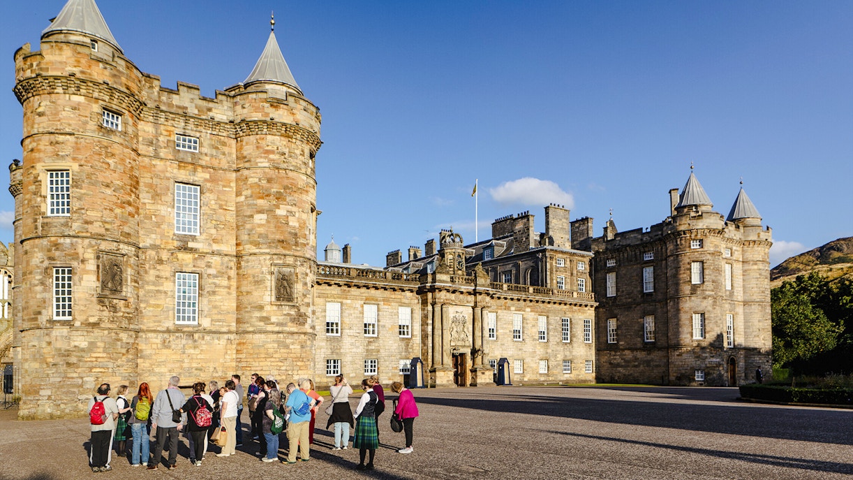 Tour group gathered outside the Palace of Holyroodhouse, Edinburgh.